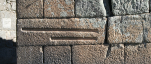 Côvado e vara inscrito na muralha da Sortelha